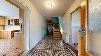 We offer for sale a family house in the quiet village of Skoroszyce with layout 3+1 and land…