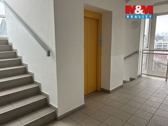 We offer for rent premises of 170 m² in the center of L