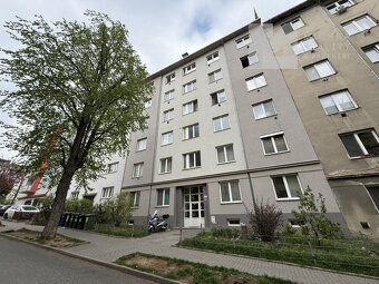 Ref. No. 120043 On behalf of the property owner we offer you