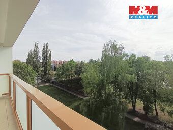 Nabízíme k pronájmu slunný byt 1+kk o užitné ploše 33 m² s v