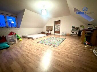 We offer for sale a family house in the part of town Bezděkov, municipality Toužim, district Karlovy Vary.
