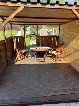 I am offering for sale a beautiful garden in personal property of about ce