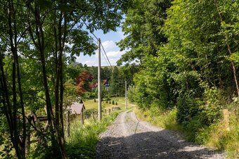 We offer for sale a building plot of 3,285 m² (parcels 181/1 and 182/2) located in a quiet…