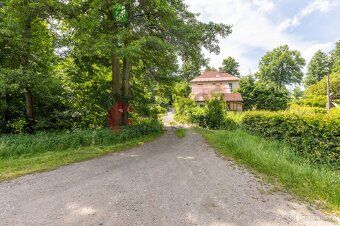 We offer for sale a building plot of 3,285 m² (parcels 181/1 and 182/2) located in a quiet…