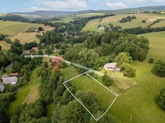 We offer for sale a building plot of 3,285 m² (parcels 181/1 and 182/2) located in a quiet…