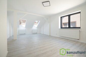 Ref. No. 01088 Looking for an exceptional space for a large family or combining living with business?