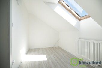 Ref. No. 01088 Looking for an exceptional space for a large family or combining living with business?