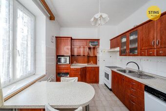Reprezentativní vila vhodná pro sídlo firmy, kanceláře či or