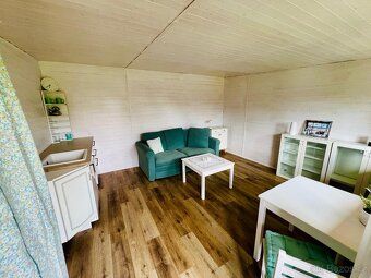 Útulná nová zahradní chata na pozemku 200 m² v Praze 9 – Kyj