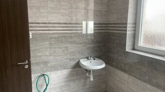 I offer an equipped room for rent in accommodation facility in Ty