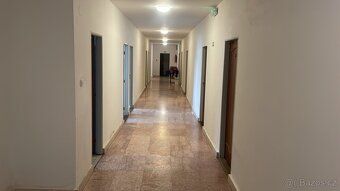 I offer an equipped room for rent in accommodation facility in Ty