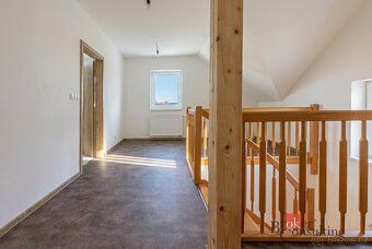 Newly built 3-room apartment with spacious garage on plot of land measuring 981 sqm in Sedlec - Starý Plzenec