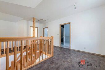 Newly built 3-room apartment with spacious garage on plot of land measuring 981 sqm in Sedlec - Starý Plzenec
