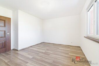 Rodinný dům 4+kk s krbem, zimní terasou, fotovoltaikou a vel