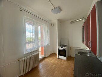 Nabízím k pronájmu světlý a útulný byt o dispozici 2+1 a pod