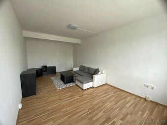 Nabízím k pronájmu světlý a útulný byt o dispozici 2+1 a pod