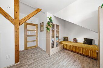 Prodej prostorného domu (2x 4+kk) s potenciálem pro bydlení 
