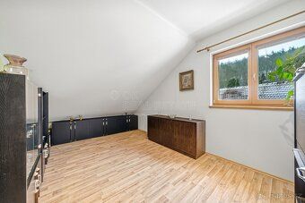 Prodej prostorného domu (2x 4+kk) s potenciálem pro bydlení 
