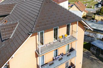 Nabízíme k prodeji prostorný podkrovní byt 3+1 v obci Zbůch,