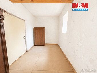 We offer for sale a family house in the village of Plánice, ideal for reconstruction according…