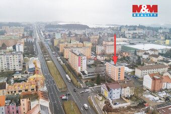 We offer for rent a beautiful renovated 2+1 apartment of usable area 57 sqm in a prefab panel…