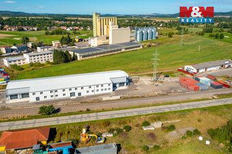 Nabízíme k pronájmu část budovy vhodnou pro sklad, kancelář 