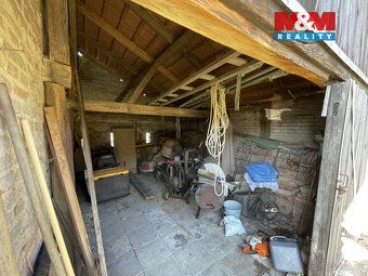 Nabízíme k prodeji starší rodinný dům v klidné obci Dolany, 