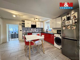 We offer for sale a spacious family house with usable area of 295 sqm