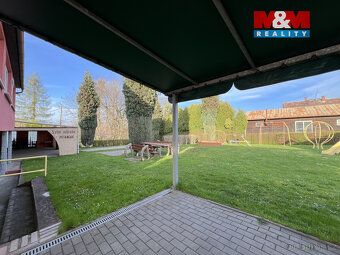 We offer for sale an unique family house in Orlová that offers wide usage possibilities.