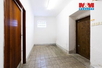 We offer commercial premises for sale in the village of Prádlo, near