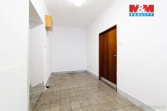 We offer commercial premises for sale in the village of Prádlo, near