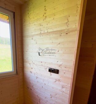 I am offering for sale a modern insulated garden house measuring
