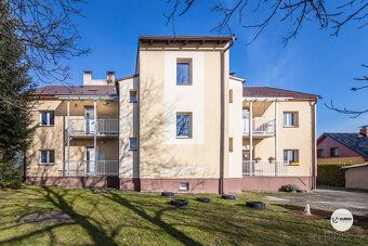 Nabízíme k prodeji byt o dispozici 2+kk (43 m²), který se na