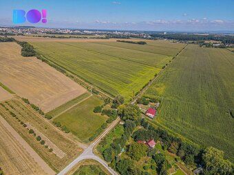 We offer for sale a building plot of 1,000 m² in Kroměříž - Trávník village.