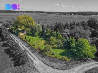 We offer for sale a building plot of 1,000 m² in Kroměříž - Trávník village.