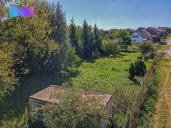 We offer for sale a building plot of 1,000 m² in Kroměříž - Trávník village.