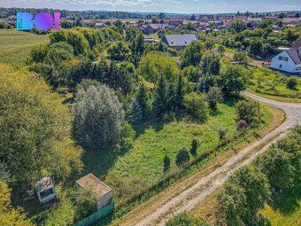 We offer for sale a building plot of 1,000 m² in Kroměříž - Trávník village.