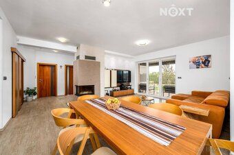 I am exclusively offering for sale an upmarket family house of 5 bedrooms with a kitchenette…