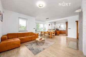 I am exclusively offering for sale an upmarket family house of 5 bedrooms with a kitchenette…