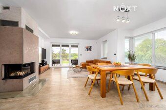 I am exclusively offering for sale an upmarket family house of 5 bedrooms with a kitchenette…