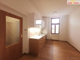 Cena je včetně právního servisu a provize RK., Zprostředkuje