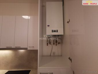 Cena je včetně právního servisu a provize RK., Zprostředkuje