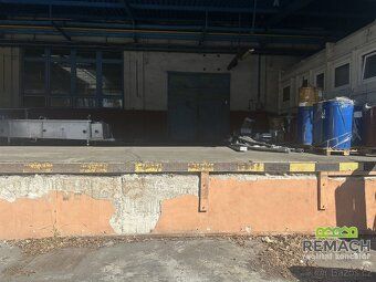 Ev.č. 03229 Pronájem komerčního prostoru 1800 m² v průmyslov