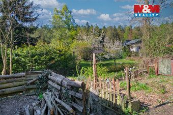 Nabízíme částečně zděnou chatu o užitné ploše 48 m² na vlast