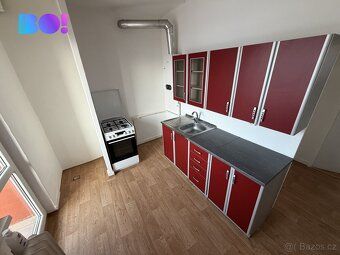 Nabízíme k pronájmu prostorný byt o dispozici 2+1, který se 