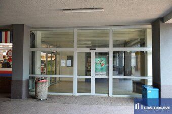We offer for rent commercial space in Český Těšín on street