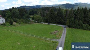 We offer you a plot of land measuring 1980 m² with beautiful views over 