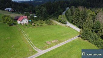 We offer you a plot of land measuring 1980 m² with beautiful views over 