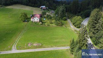We offer you a plot of land measuring 1980 m² with beautiful views over 