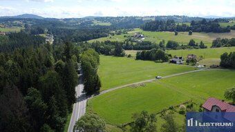We offer you a plot of land measuring 1980 m² with beautiful views over 